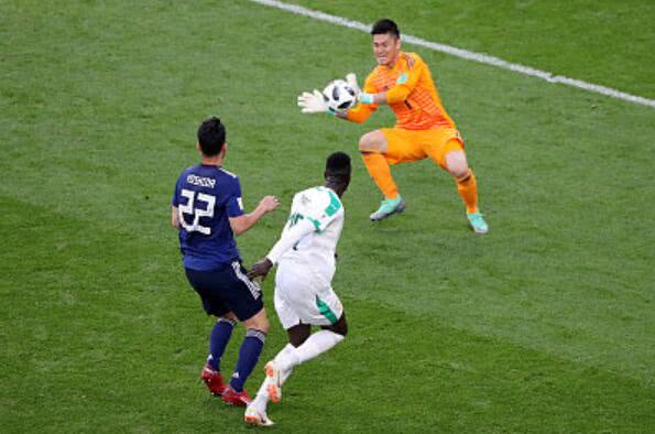  门兴格拉德巴赫主场憾平，门将失误引发争议  